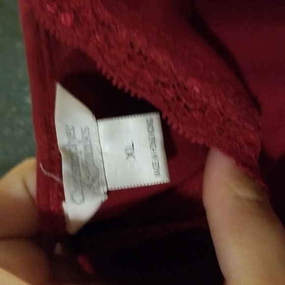 Red tank top - Picture 2 of 3